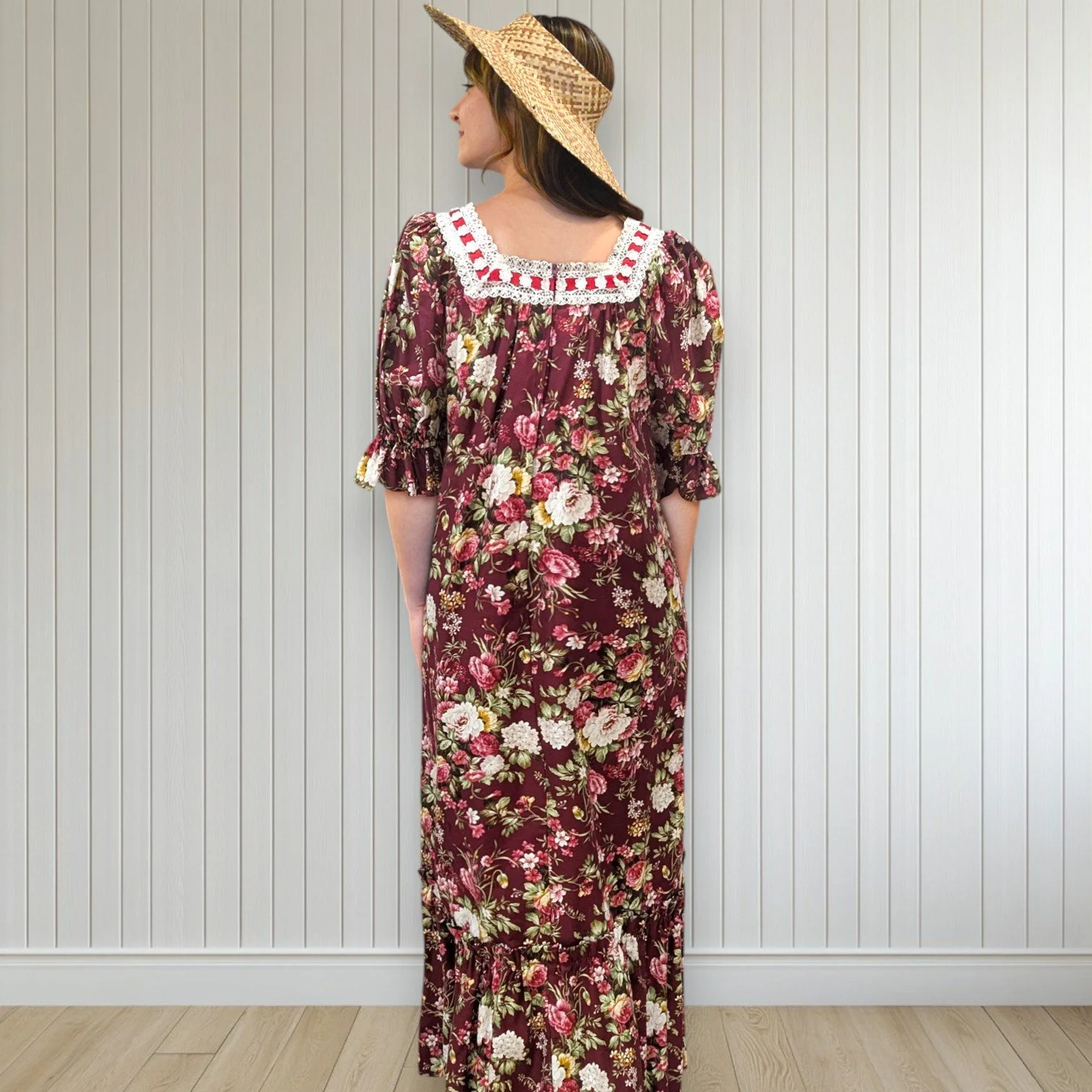 週末価格!1980/90s Princess Kaiulani ワンピース Red Floral Half Sleeve Muumuu with Contrasting White Lace
